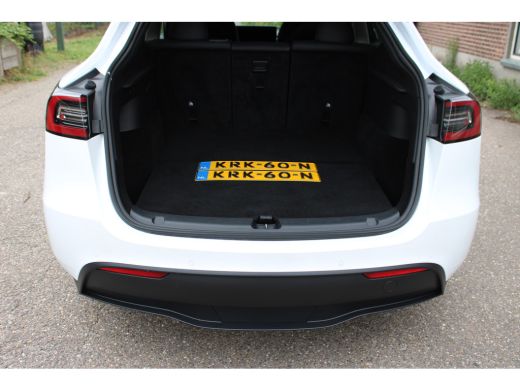 Tesla Model Y Long Range AWD 75 kWh SOh 90.6% LEER NAVI PANO 124000KM!!! ActivLease financial lease