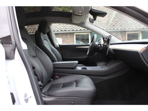 Tesla Model Y Long Range AWD 75 kWh SOh 90.6% LEER NAVI PANO 124000KM!!! ActivLease financial lease