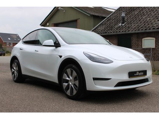 Tesla Model Y Long Range AWD 75 kWh SOh 90.6% LEER NAVI PANO 124000KM!!! ActivLease financial lease