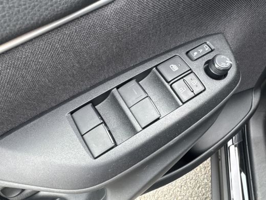Toyota Yaris Cross 1.5 Hybrid 130 Dynamic | 06-10141018 Voor meer informatie ActivLease financial lease