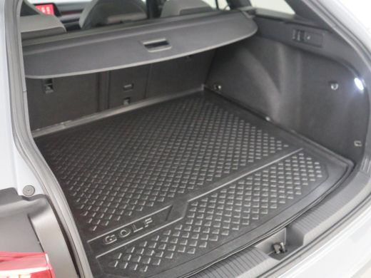 Volkswagen Golf Variant 1.5 eTSI R-Line Business | Panoramadak | Sportstoelen | Adaptive cruise | Stuur/stoel ver... ActivLease financial lease