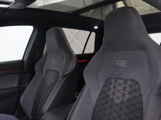 Volkswagen Golf Variant 1.5 eTSI R-Line Business | Panoramadak | Sportstoelen | Adaptive cruise | Stuur/stoel ver... ActivLease financial lease