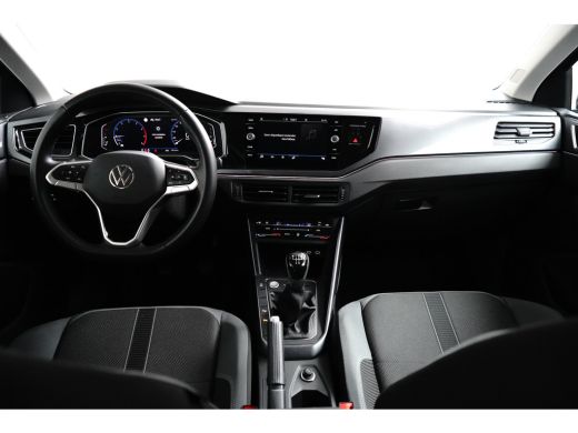 Volkswagen Polo 1.0 TSI Life Edition l Matrix LED l Dodehoek Assistent l Elektr. Inklap. Spiegels l Parkeersensor... ActivLease financial lease