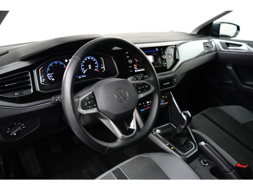 Volkswagen Polo 1.0 TSI Life Edition l Matrix LED l Dodehoek Assistent l Elektr. Inklap. Spiegels l Parkeersensor... ActivLease financial lease