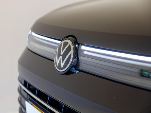Volkswagen Tiguan 1.5 eHybrid Life Edition / 204pk / SoH 100% / Achteruitrij camera / Dodehoek herkenning / CarPlay / ActivLease financial lease