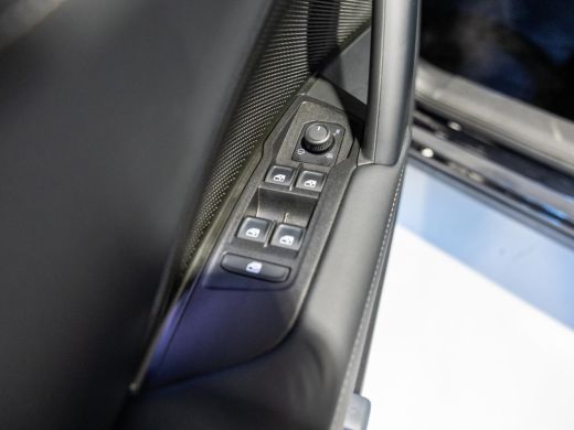 Volkswagen Tiguan 1.5 eHybrid Life Edition / 204pk / SoH 100% / Achteruitrij camera / Dodehoek herkenning / CarPlay / ActivLease financial lease