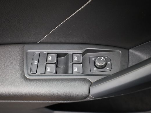 Volkswagen Tiguan 1.5 TSI R-Line Business+ | Panodak | Standkachel | Keyless | IQ Light | Black Style | Elk. A-klep... ActivLease financial lease