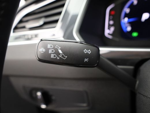 Volkswagen Tiguan 1.5 TSI R-Line Business+ | Panodak | Standkachel | Keyless | IQ Light | Black Style | Elk. A-klep... ActivLease financial lease