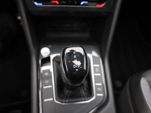 Volkswagen Tiguan 1.5 TSI R-Line Business+ | Panodak | Standkachel | Keyless | IQ Light | Black Style | Elk. A-klep... ActivLease financial lease