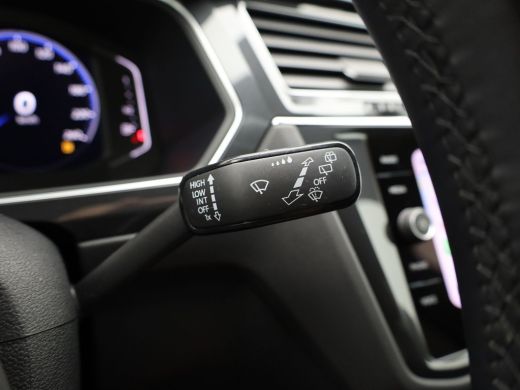 Volkswagen Tiguan 1.5 TSI R-Line Business+ | Panodak | Standkachel | Keyless | IQ Light | Black Style | Elk. A-klep... ActivLease financial lease