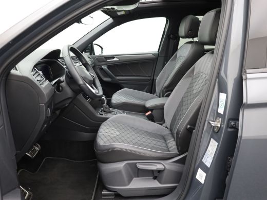 Volkswagen Tiguan 1.5 TSI R-Line Business+ | Panodak | Standkachel | Keyless | IQ Light | Black Style | Elk. A-klep... ActivLease financial lease