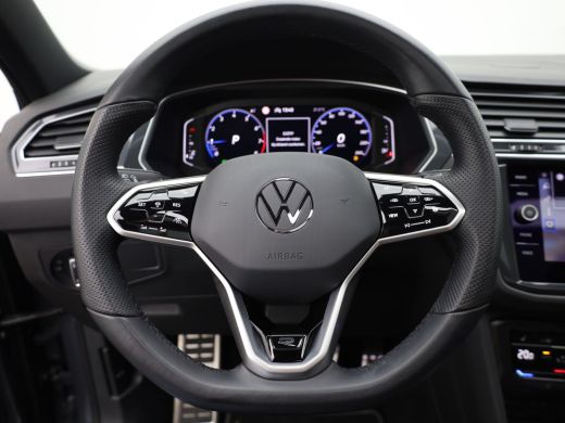 Volkswagen Tiguan 1.5 TSI R-Line Business+ | Panodak | Standkachel | Keyless | IQ Light | Black Style | Elk. A-klep... ActivLease financial lease