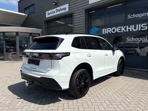 Volkswagen Tiguan R-Line Edition - eHybrid | 'App-Connect' draadloze smartphone integratie | Achteruitrijcamera (Re... ActivLease financial lease