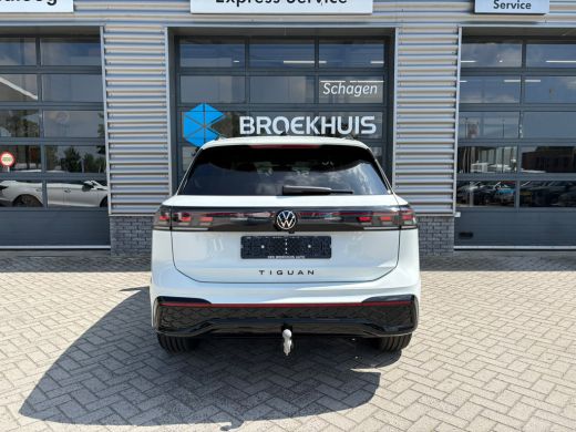 Volkswagen Tiguan R-Line Edition - eHybrid | 'App-Connect' draadloze smartphone integratie | Achteruitrijcamera (Re... ActivLease financial lease