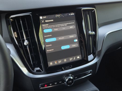 Volvo  V60 2.0 T6 Plug-in hybrid AWD Essential | R-Design | 19" Velgen | Trekhaak | Camera | Stuur/stoelverw... ActivLease financial lease