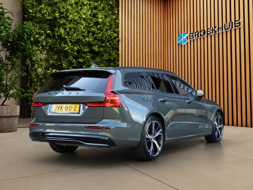 Volvo  V60 2.0 T6 Plug-in hybrid AWD Essential | R-Design | 19" Velgen | Trekhaak | Camera | Stuur/stoelverw... ActivLease financial lease