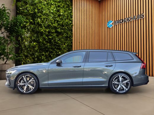 Volvo  V60 2.0 T6 Plug-in hybrid AWD Essential | R-Design | 19" Velgen | Trekhaak | Camera | Stuur/stoelverw... ActivLease financial lease