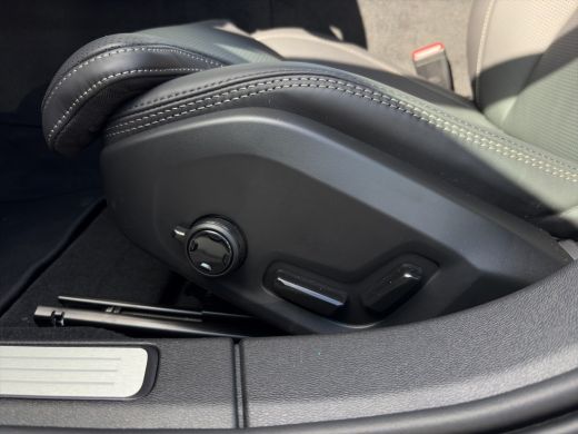 Volvo  V60 2.0 T6 Plug-in hybrid AWD Ultra Dark | Bower & Wilkins | Massage stoelen voor | 360 Camera | Schu... ActivLease financial lease