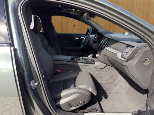 Volvo  V60 2.0 T6 Plug-in hybrid AWD Ultra Dark | Bower & Wilkins | Massage stoelen voor | 360 Camera | Schu... ActivLease financial lease