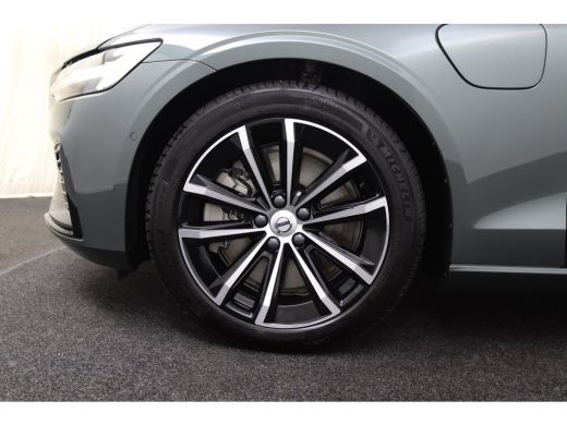 Volvo  V60 T8 Plug-in hybrid AWD Plus Dark | Panoramadak | Trekhaak | Sportstoelen | Head-Up | 360 Camera | ActivLease financial lease