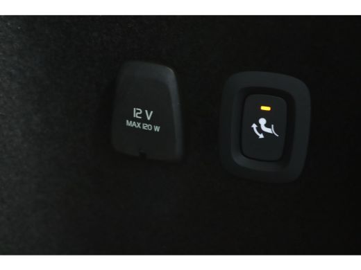 Volvo  V60 T8 Plug-in hybrid AWD Plus Dark | Panoramadak | Trekhaak | Sportstoelen | Head-Up | 360 Camera | ActivLease financial lease
