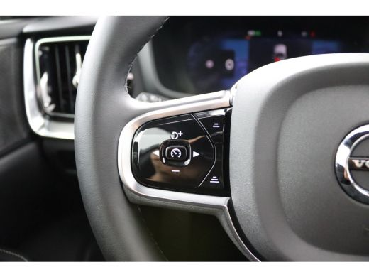 Volvo  V60 T8 Plug-in hybrid AWD Plus Dark | Panoramadak | Trekhaak | Sportstoelen | Head-Up | 360 Camera | ActivLease financial lease