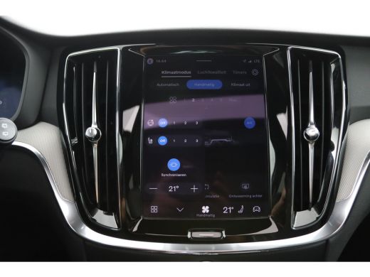 Volvo  V60 T8 Plug-in hybrid AWD Plus Dark | Panoramadak | Trekhaak | Sportstoelen | Head-Up | 360 Camera | ActivLease financial lease