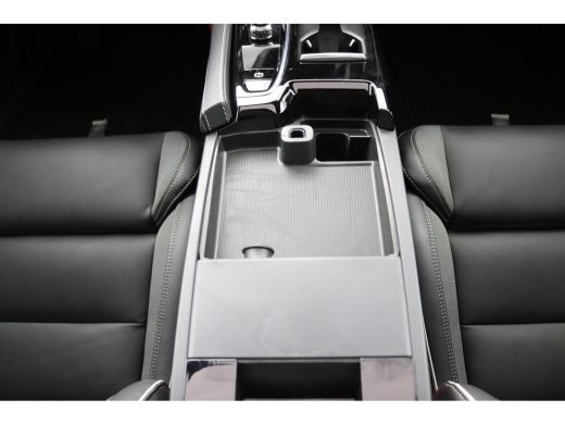 Volvo  V60 T8 Plug-in hybrid AWD Plus Dark | Panoramadak | Trekhaak | Sportstoelen | Head-Up | 360 Camera | ActivLease financial lease