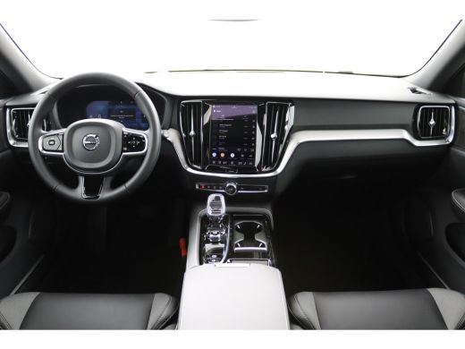 Volvo  V60 T8 Plug-in hybrid AWD Plus Dark | Panoramadak | Trekhaak | Sportstoelen | Head-Up | 360 Camera | ActivLease financial lease