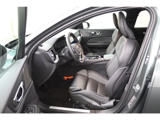 Volvo  V60 T8 Plug-in hybrid AWD Plus Dark | Panoramadak | Trekhaak | Sportstoelen | Head-Up | 360 Camera | ActivLease financial lease
