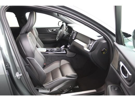 Volvo  V60 T8 Plug-in hybrid AWD Plus Dark | Panoramadak | Trekhaak | Sportstoelen | Head-Up | 360 Camera | ActivLease financial lease