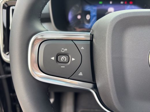 Volvo  XC40 2.0 B4 Plus Black Edition | BLIS | Stoel + Stuur Verwarming | Harman Kardon | 360 Camera | Trekha... ActivLease financial lease