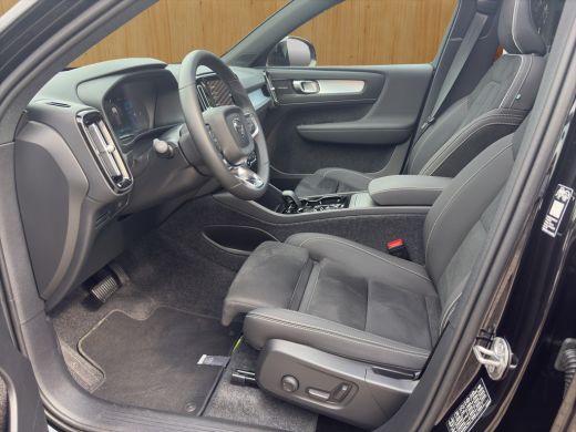 Volvo  XC40 2.0 B4 Plus Black Edition | BLIS | Stoel + Stuur Verwarming | Harman Kardon | 360 Camera | Trekha... ActivLease financial lease