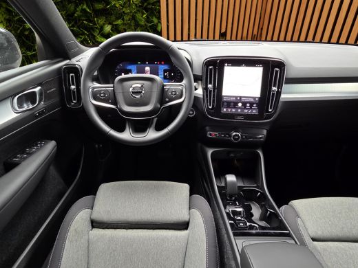 Volvo  XC40 2.0 B4 Plus Dark | Trekhaak | Harman/Kardon | Memory | Camera | Stuur/stoelverwarming ActivLease financial lease