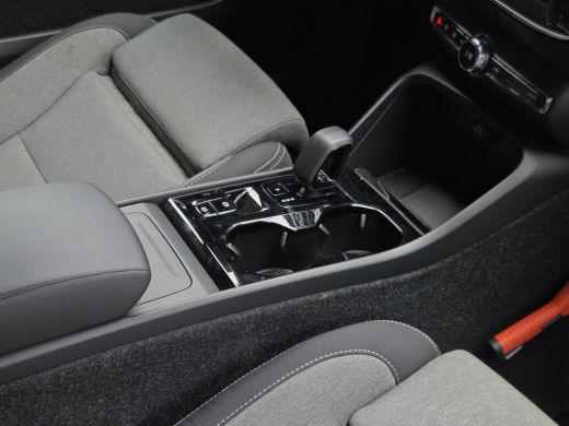 Volvo  XC40 2.0 B4 Plus Dark | Trekhaak | Harman/Kardon | Memory | Camera | Stuur/stoelverwarming ActivLease financial lease