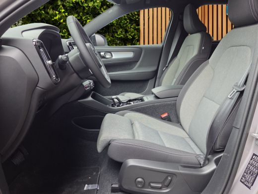Volvo  XC40 2.0 B4 Plus Dark | Trekhaak | Harman/Kardon | Memory | Camera | Stuur/stoelverwarming ActivLease financial lease