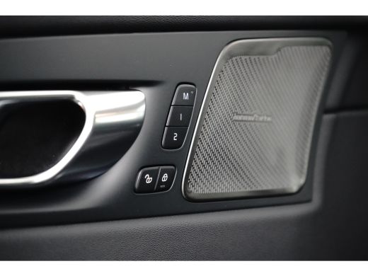 Volvo  XC60 2.0 Recharge T6 AWD Black Edition | Luchtvering | Pano | 360 | Head-up | Harman/Kardon ActivLease financial lease