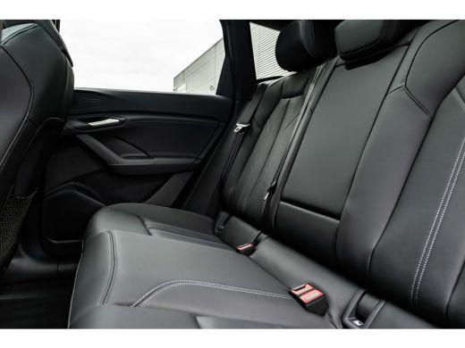 Audi Q6 e-tron S edition 83 kWh / 252 pk | Adaptive air suspension | Adaptive cruise control | Audi sound system ActivLease financial lease