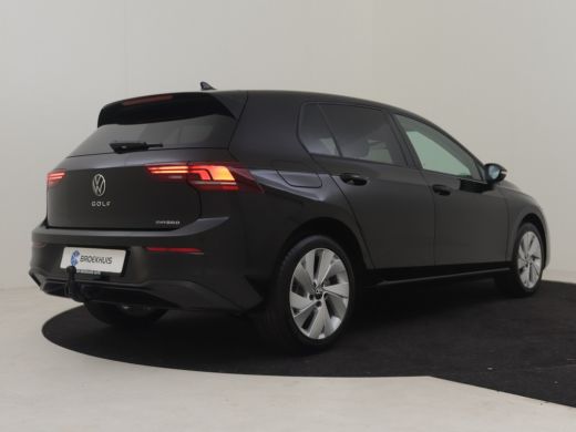 Volkswagen Golf Life Edition eHybrid | 'App-Connect' draadloze smartphone integratie | Achterbank in ongelijke de... ActivLease financial lease