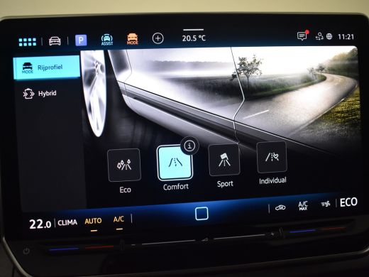 Volkswagen Golf Life Edition eHybrid | 'App-Connect' draadloze smartphone integratie | Achterbank in ongelijke de... ActivLease financial lease