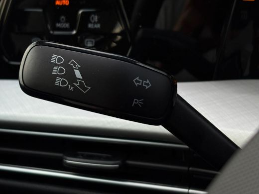 Volkswagen Golf Life Edition eHybrid | 'App-Connect' draadloze smartphone integratie | Achterbank in ongelijke de... ActivLease financial lease