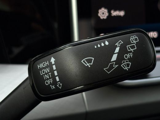 Volkswagen Golf Life Edition eHybrid | 'App-Connect' draadloze smartphone integratie | Achterbank in ongelijke de... ActivLease financial lease