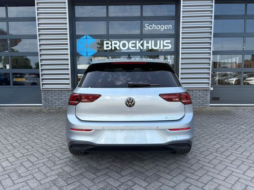 Volkswagen Golf Life Edition eHybrid | 'App-Connect' draadloze smartphone integratie | Achterbank in ongelijke de... ActivLease financial lease