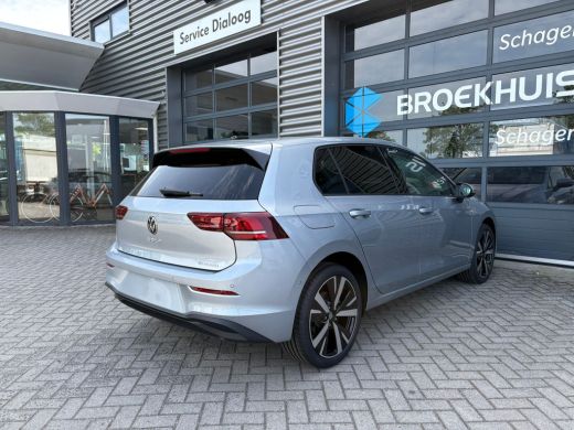 Volkswagen Golf Life Edition eHybrid | 'App-Connect' draadloze smartphone integratie | Achterbank in ongelijke de... ActivLease financial lease
