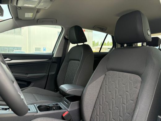 Volkswagen Golf Life Edition eHybrid | 'App-Connect' draadloze smartphone integratie | Achterbank in ongelijke de... ActivLease financial lease