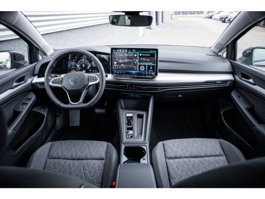 Volkswagen Golf Life Edition eHybrid | 'App-Connect' draadloze smartphone integratie | Achterbank in ongelijke de... ActivLease financial lease