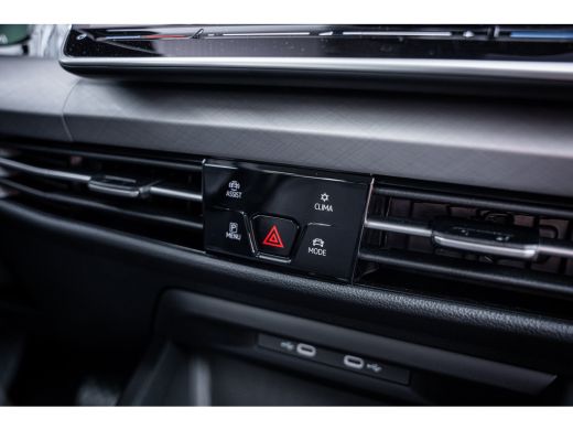 Volkswagen Golf Life Edition eHybrid | 'App-Connect' draadloze smartphone integratie | Achterbank in ongelijke de... ActivLease financial lease