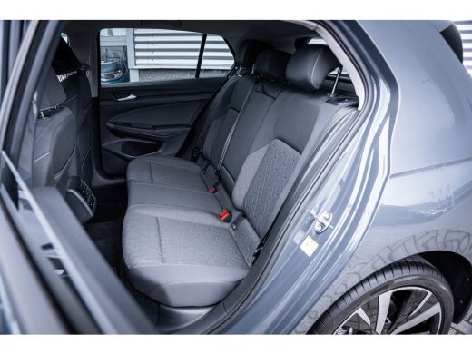 Volkswagen Golf Life Edition eHybrid | 'App-Connect' draadloze smartphone integratie | Achterbank in ongelijke de... ActivLease financial lease