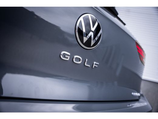 Volkswagen Golf Life Edition eHybrid | 'App-Connect' draadloze smartphone integratie | Achterbank in ongelijke de... ActivLease financial lease