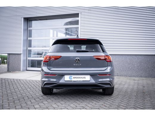 Volkswagen Golf Life Edition eHybrid | 'App-Connect' draadloze smartphone integratie | Achterbank in ongelijke de... ActivLease financial lease